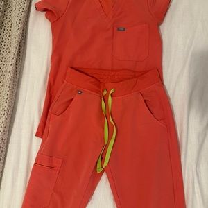 Xxs figs top xs petite jogger bottom